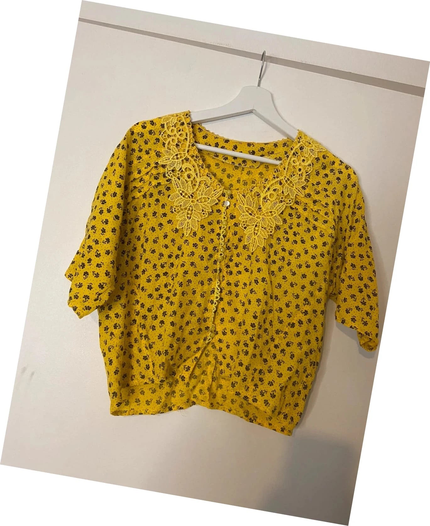 Chemisier vintage Ă fleurs col dentelle