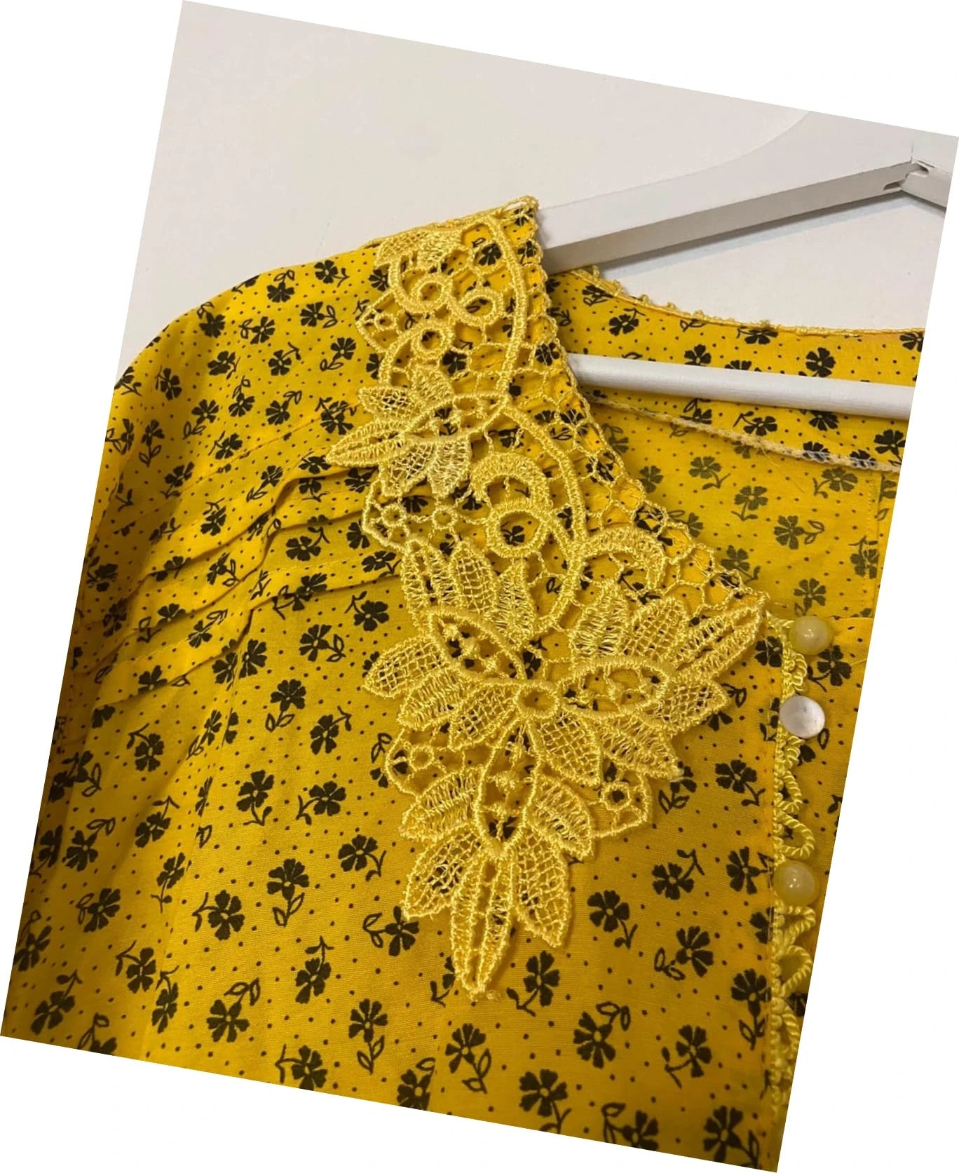 Chemisier vintage à fleurs col dentelle